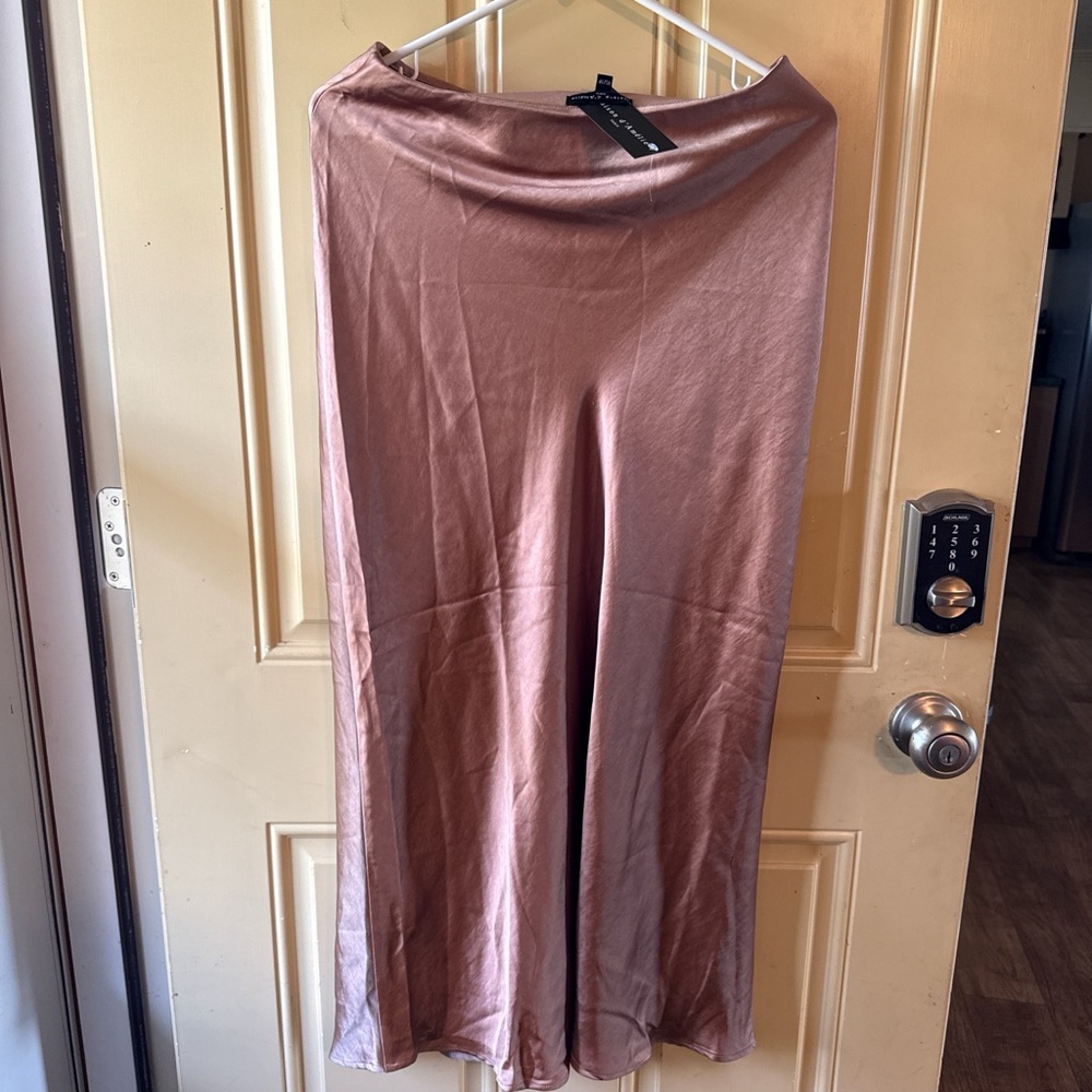 NWT Elegant Mauve Women's Skirt